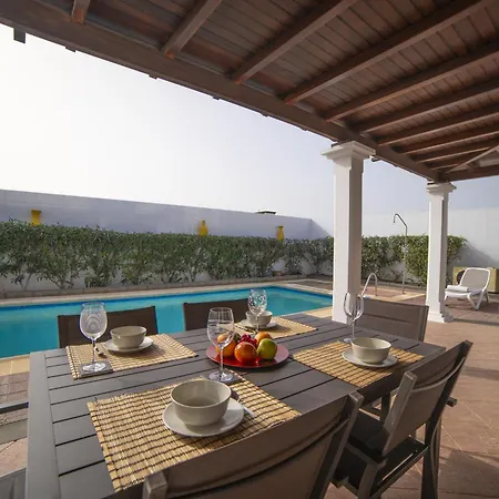Sophisticated Lanzarote Mervella 4 Bedrooms Spacious Terrace Area Private Pool Playa Blanca (Lanzarote)
