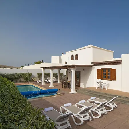 Sophisticated Lanzarote Mervella 4 Bedrooms Spacious Terrace Area Private Pool Коста Бланка