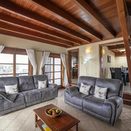 Sophisticated Lanzarote Mervella 4 Bedrooms Spacious Terrace Area Private Pool * Коста Бланка