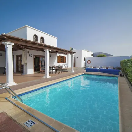 Вилла Sophisticated Lanzarote Mervella 4 Bedrooms Spacious Terrace Area Private Pool *