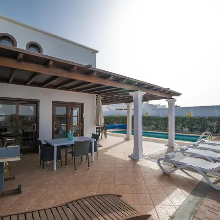 Sophisticated Lanzarote Mervella 4 Bedrooms Spacious Terrace Area Private Pool Коста Бланка