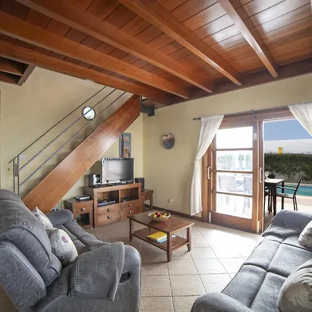 Вилла Sophisticated Lanzarote Mervella 4 Bedrooms Spacious Terrace Area Private Pool