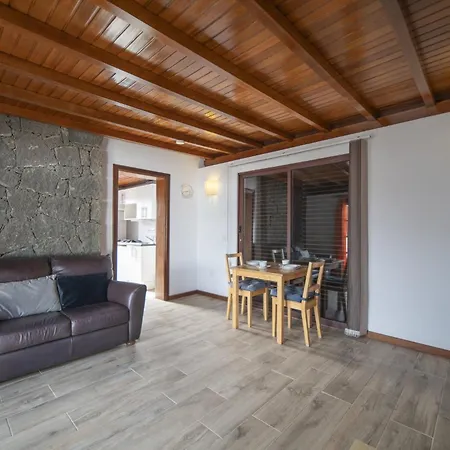 Sophisticated Lanzarote Mervella 4 Bedrooms Spacious Terrace Area Private Pool Вилла Коста Бланка